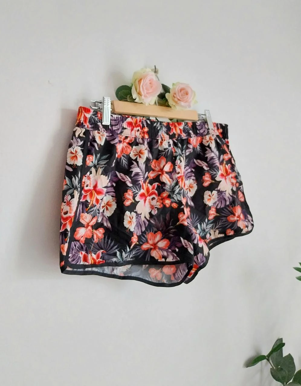 Bañador negro con flores tropicales Calzedonia Talla 42 – photo 2